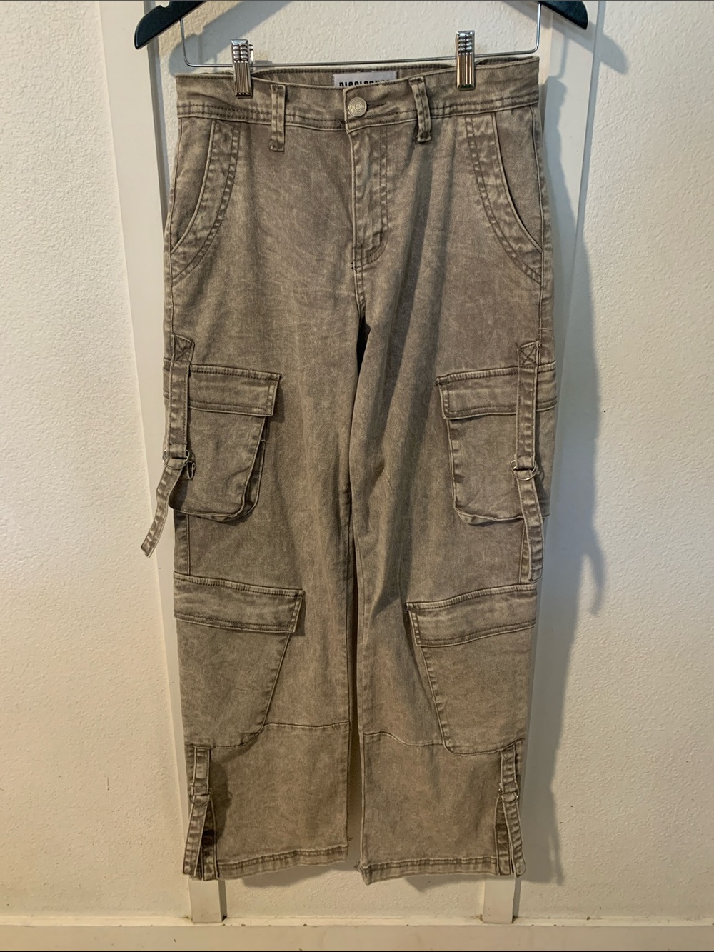 Disclosure Women’s Gray Stonewash Cargo Jeans sz 7/28